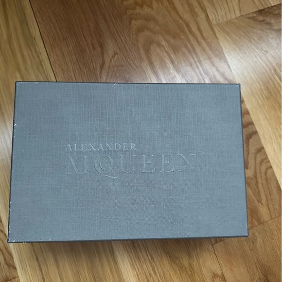 ALEXANDER MCQUEEN
Black Goatskin Leather Box Bag 19 - Picture 15 of 15